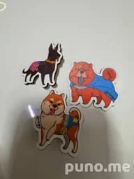 Значок деревянный собачка