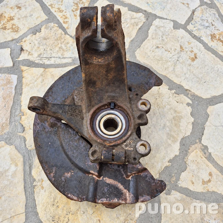 Поворотный кулак Ford Kuga