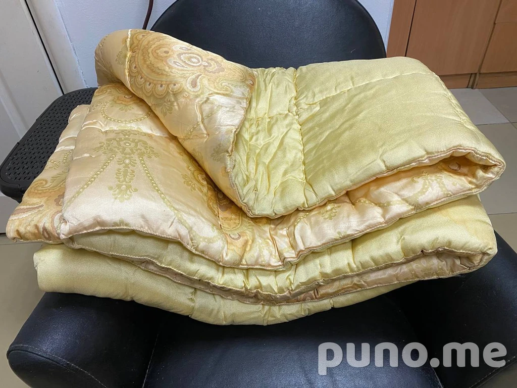 Сушилка, одеяло, утюг, весы, чемоданы, вёдра, сумка, куртка
