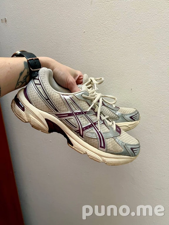 Кроссы Asics