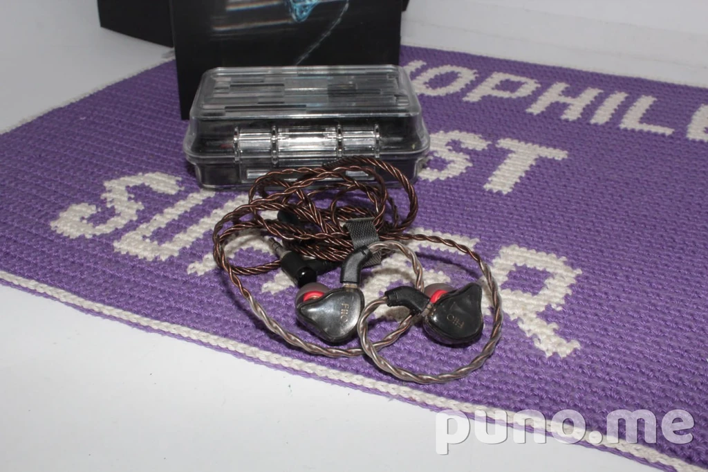 Наушники IEM